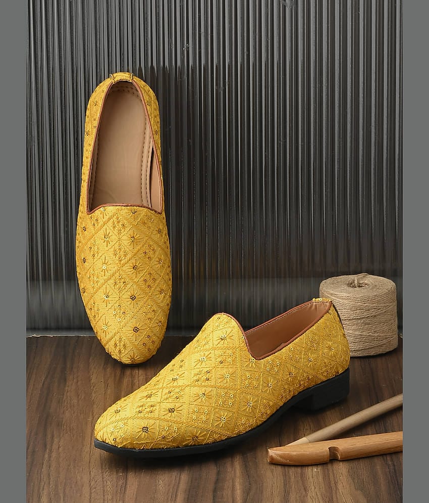 Footloose Yellow Men's Jutti