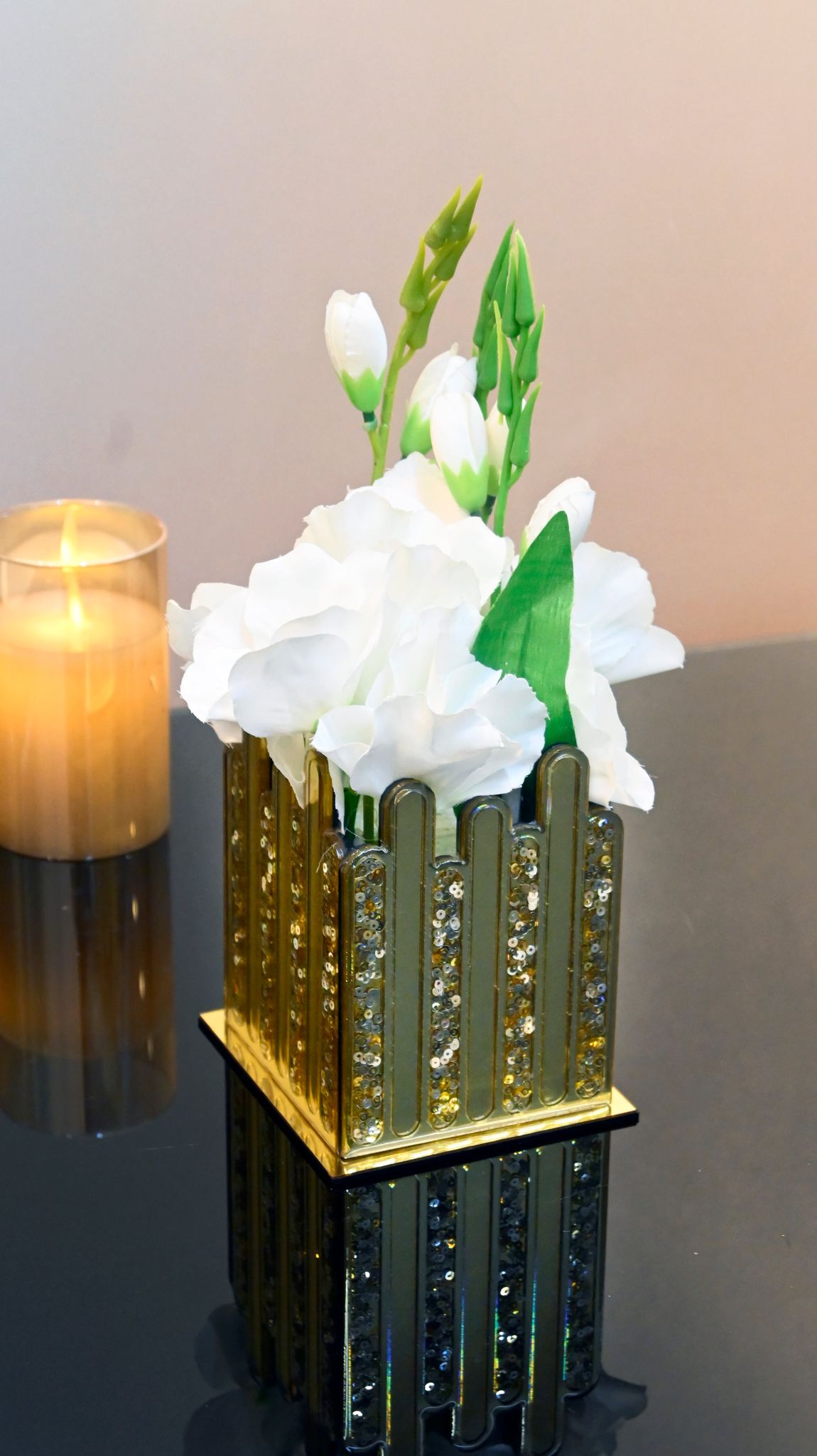 Full Gold Sequins: Vase