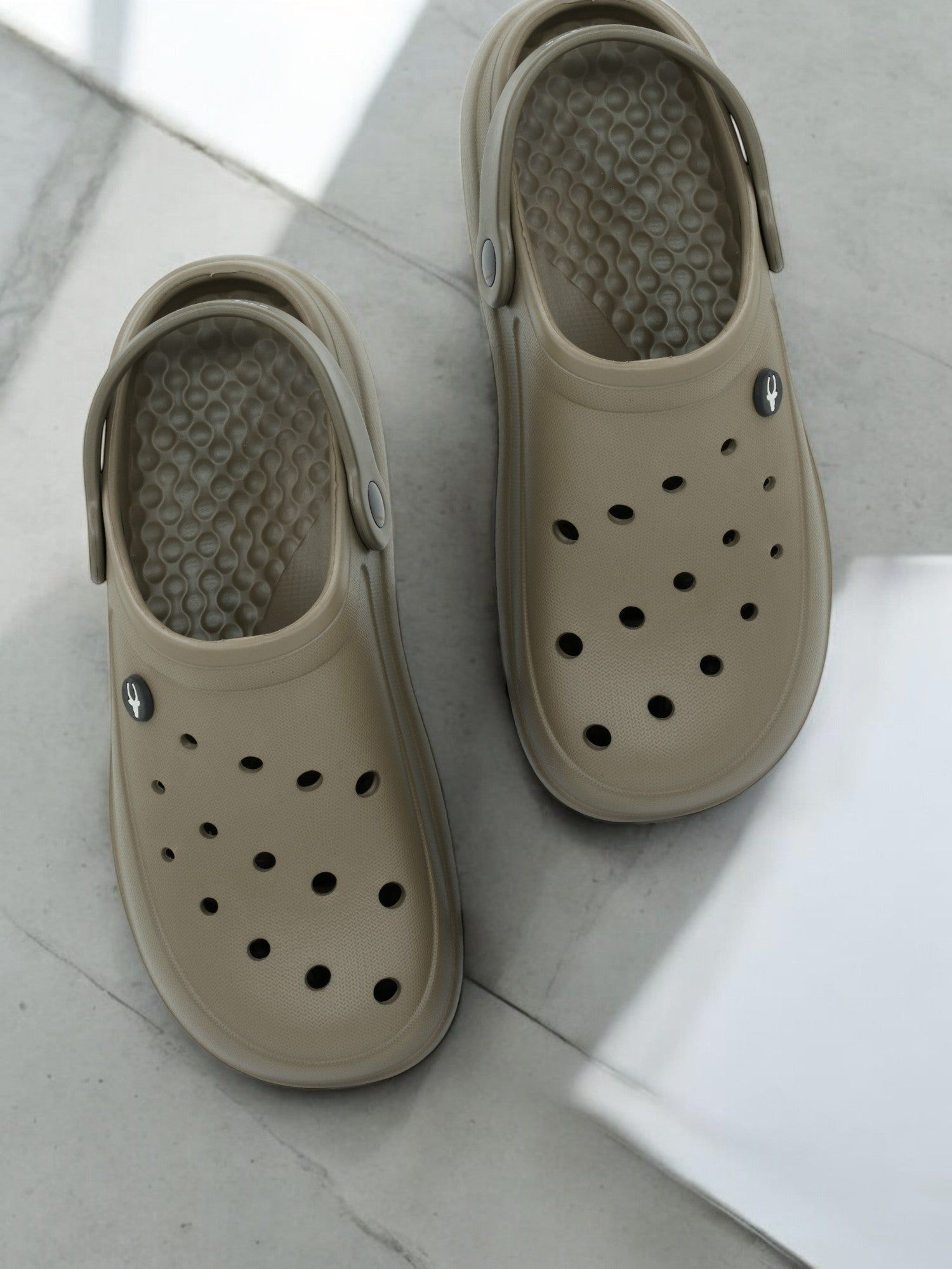 Hirolas® Men’s Ultra-Comfort Cushioned Fluffy Clogs Sliders - Brown HROMCL07BRN