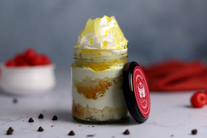 Pineapple jar cake