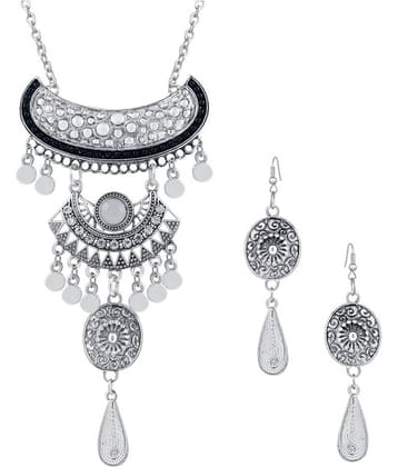 The Jewelbox Necklaces Set