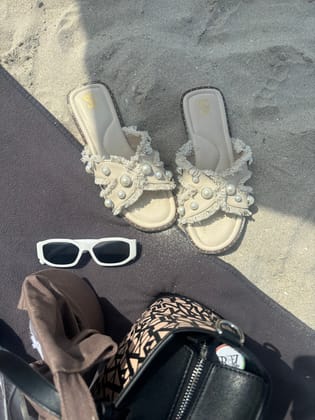 Beige Pearl Sliders-35