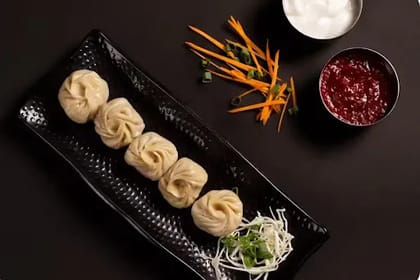 Veg Steamed Momos [8 Pieces]