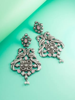 Morison Golden Chain-Link Earrings Edgy Design with Modern Appeal