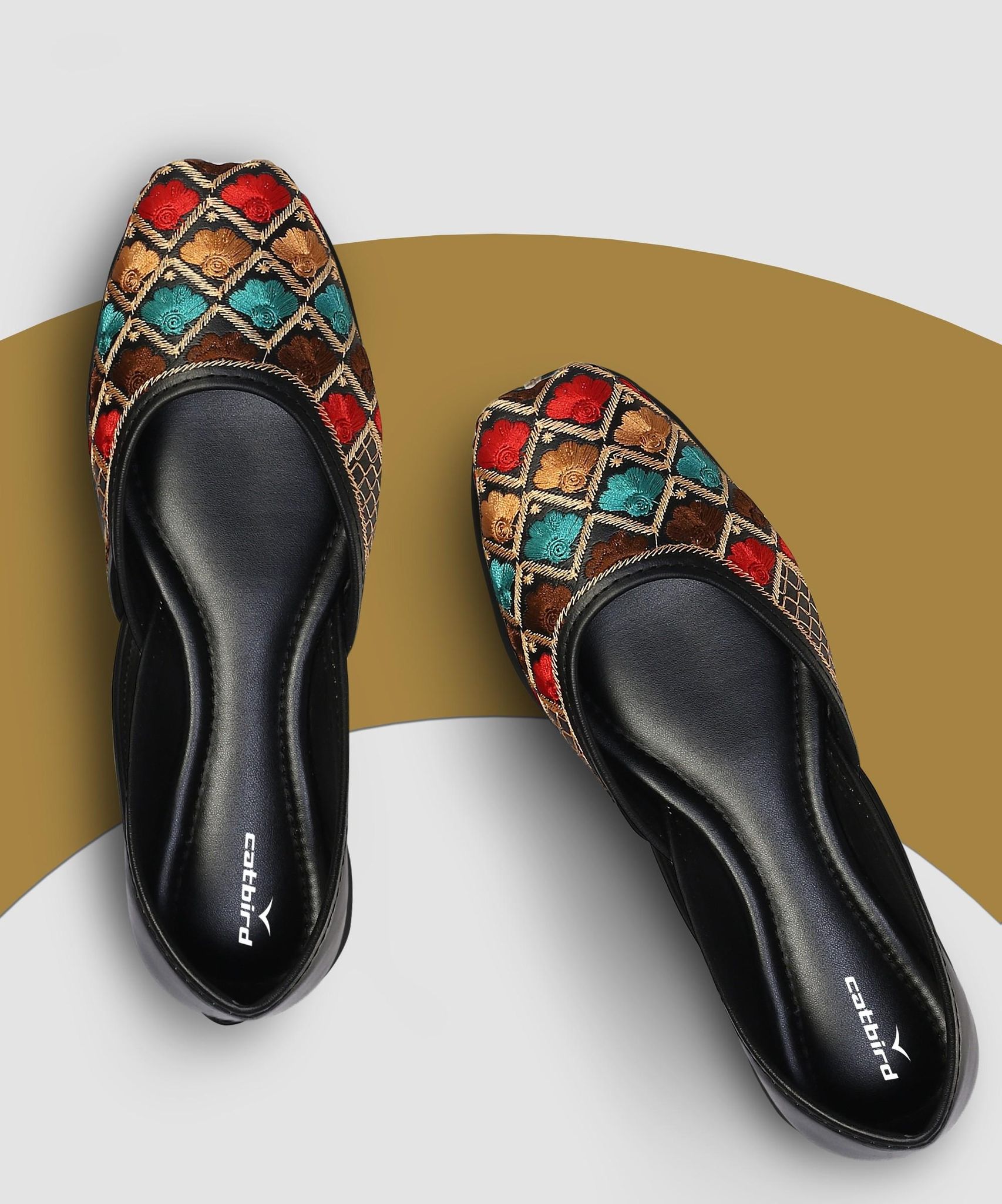 Women's Multi Thread Emboidery Jutti