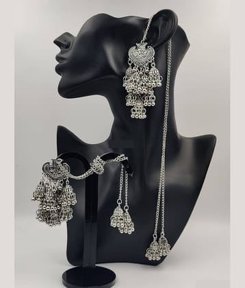 Samridhi DC Silver Drop Earrings ( Pack of 1 )