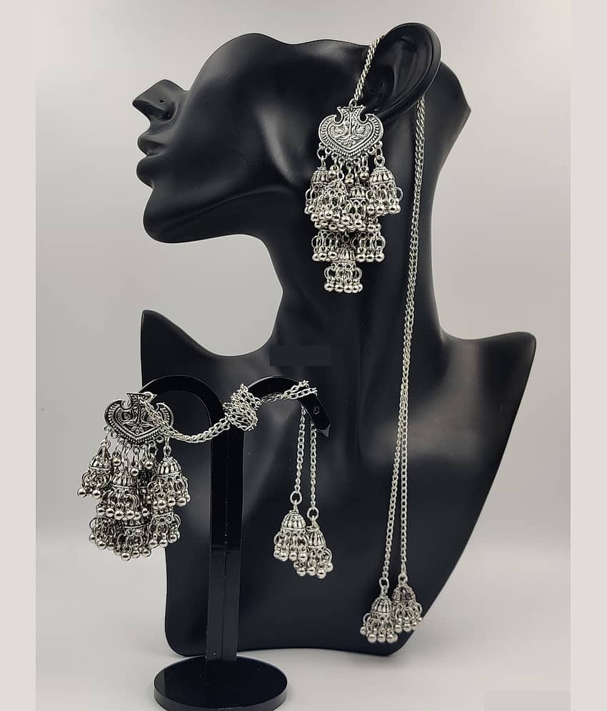 Samridhi DC Silver Drop Earrings ( Pack of 1 )