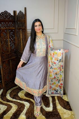 Women Mauve colour zari detail Anarkali kurta with pant & with floral print dupatta-Rose gold / XL