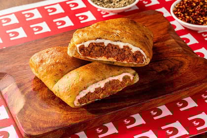 Chicken Kheema Garlic Bread