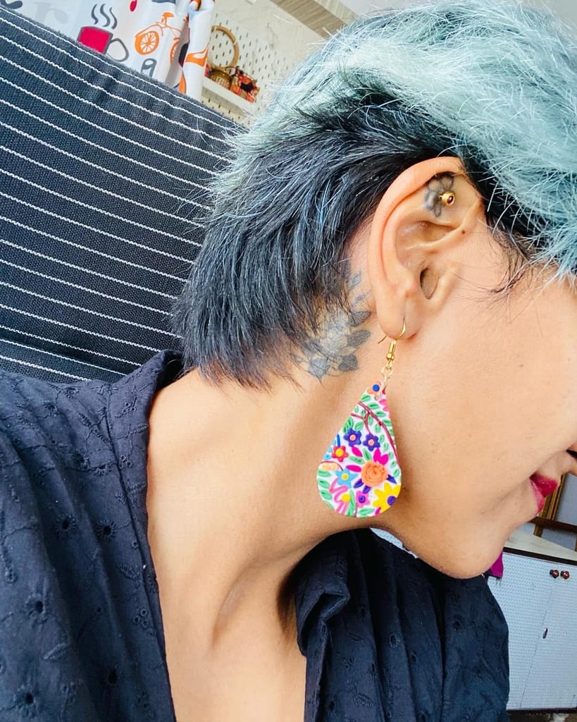 Honeyed’ teardrop clay earrings