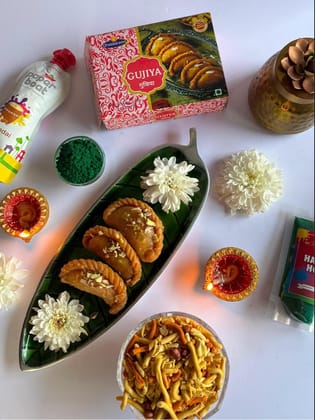 Ghasitaram Holi Special Gujiya 150gm,Thandai and Namkeen with free organic colour 