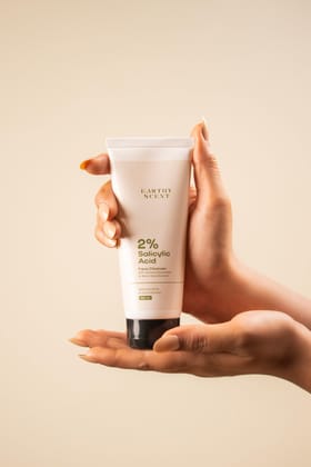 Face cleanser with 2% salicylic acid & almond glyceride