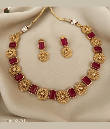 SUNHARI Golden Alloy Necklace Set ( Pack of 1 )