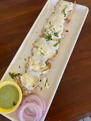 Veg Afgani Maida Momos [8 Pieces]