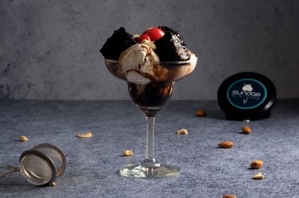 Brownie blast sundae