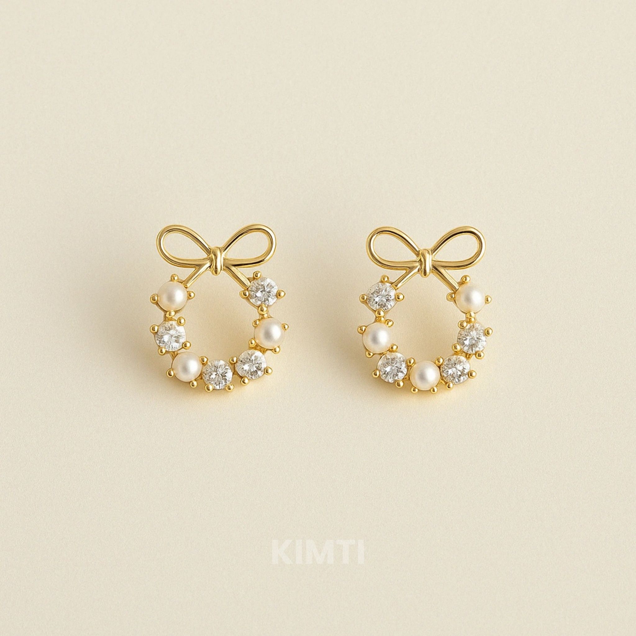 Business Chic White Pearls Stud Earring