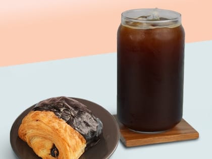 Iced Americano (R) + Pain Au Chocolat