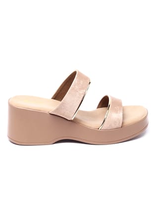 Urban Elevation: Delco's Muse Platform-39 / Beige