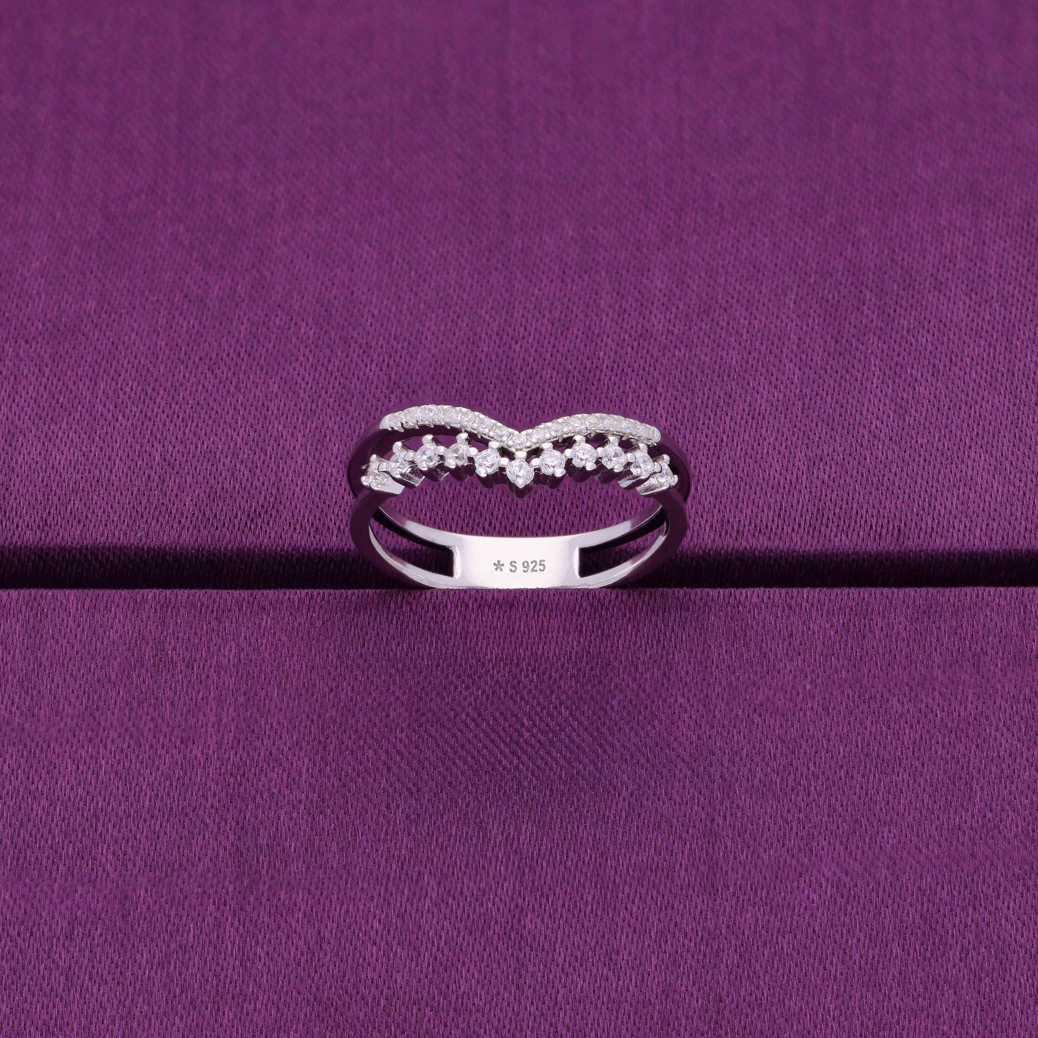 Elegantly Curved Silver Heart Ring-White Stone / Silver / US 5 (15.6 mm Diameter)