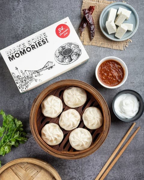 Steamed chicken momos
