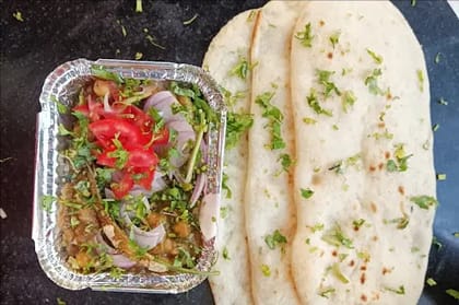 Paneer Chole Kulcha [3 Kulcha]