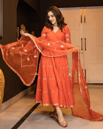 Neria Gotapatti Tier Suit Set-S
