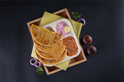 Paneer Paratha With Pindi Chole