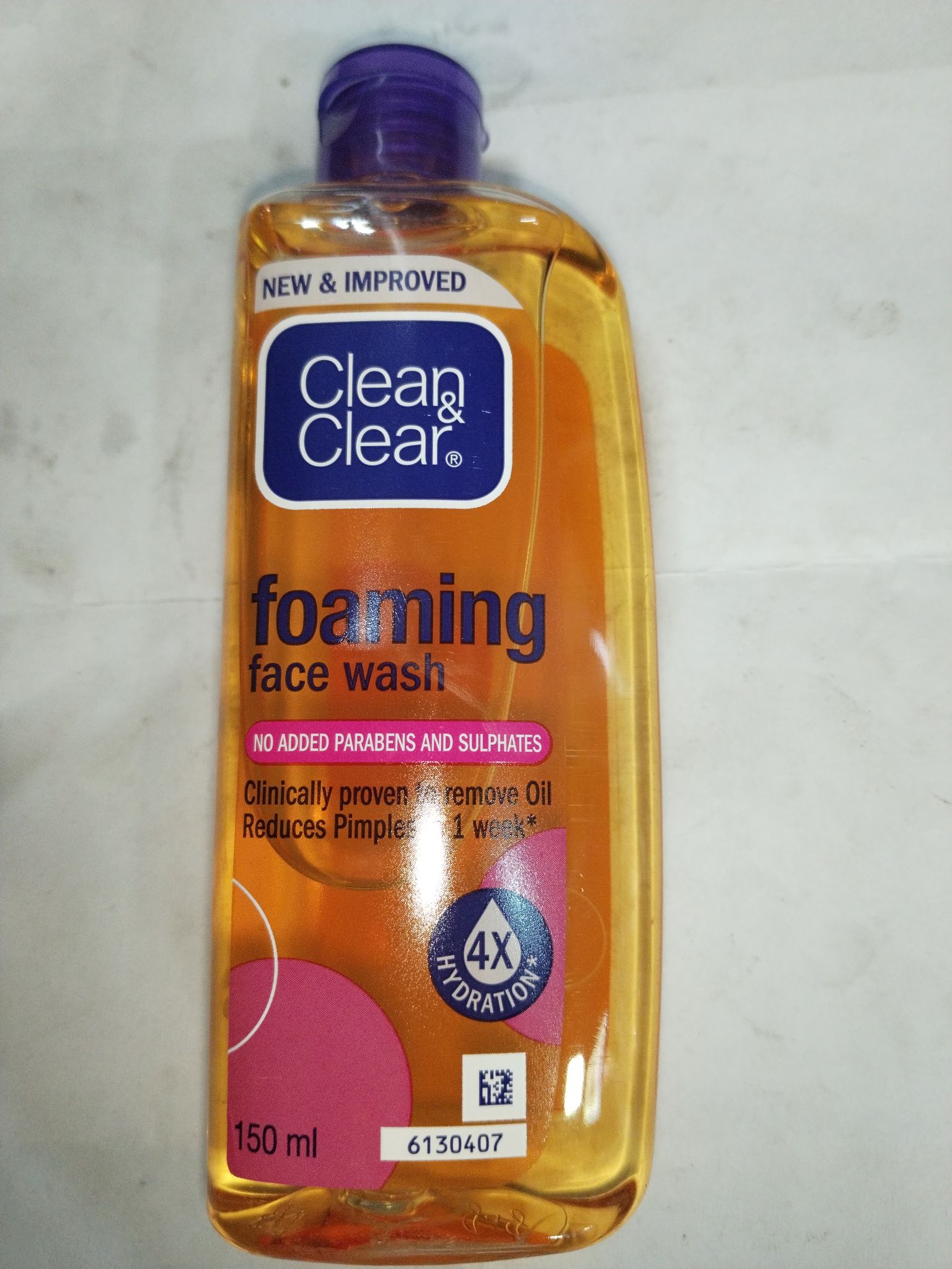 Clean & Clear Foaming Face wash No added parabens and sulphates 