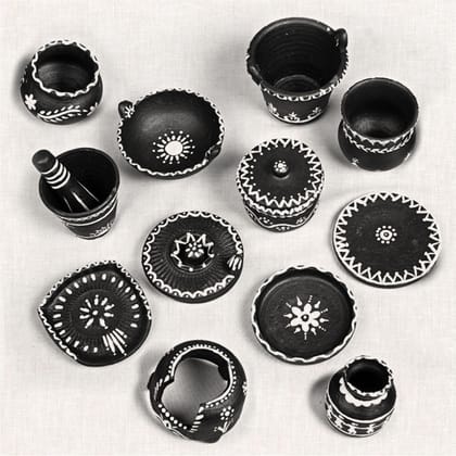 Toy Antiqua Clay Miniature Black (Big Size) Premium Handcrafted Miniature Toy