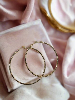 Twisted Circle Hoops