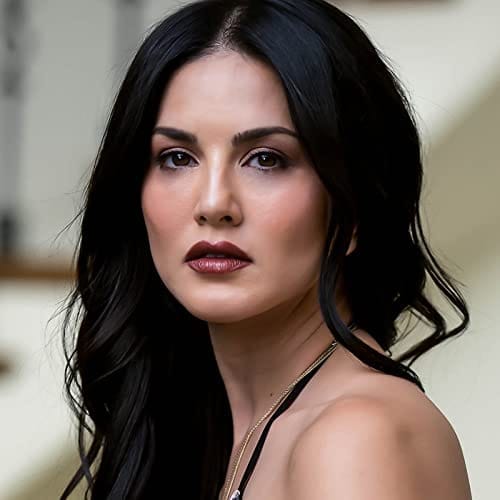 STARSTRUCK BY SUNNY LEONE Liquid Lip Gloss | Highly Pigmented, Clear Shine & Non-Sticky Formula