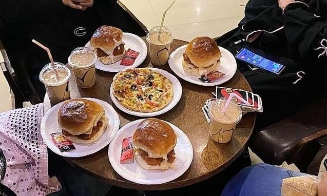Cafe Burg's & Pizza's