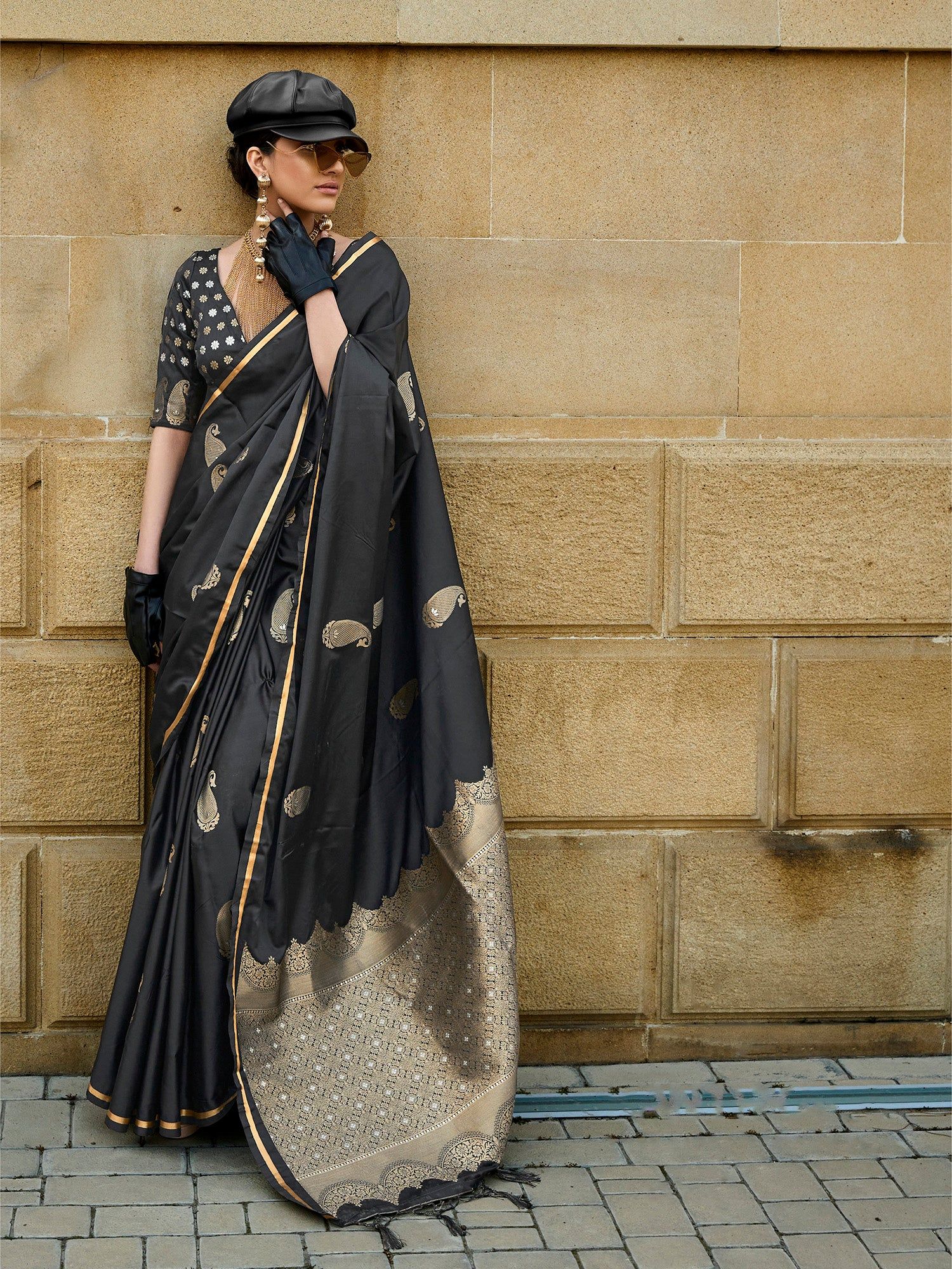 Black Pure Satin Paisley Design Handwoven Banarasi Weaving Silk Saree