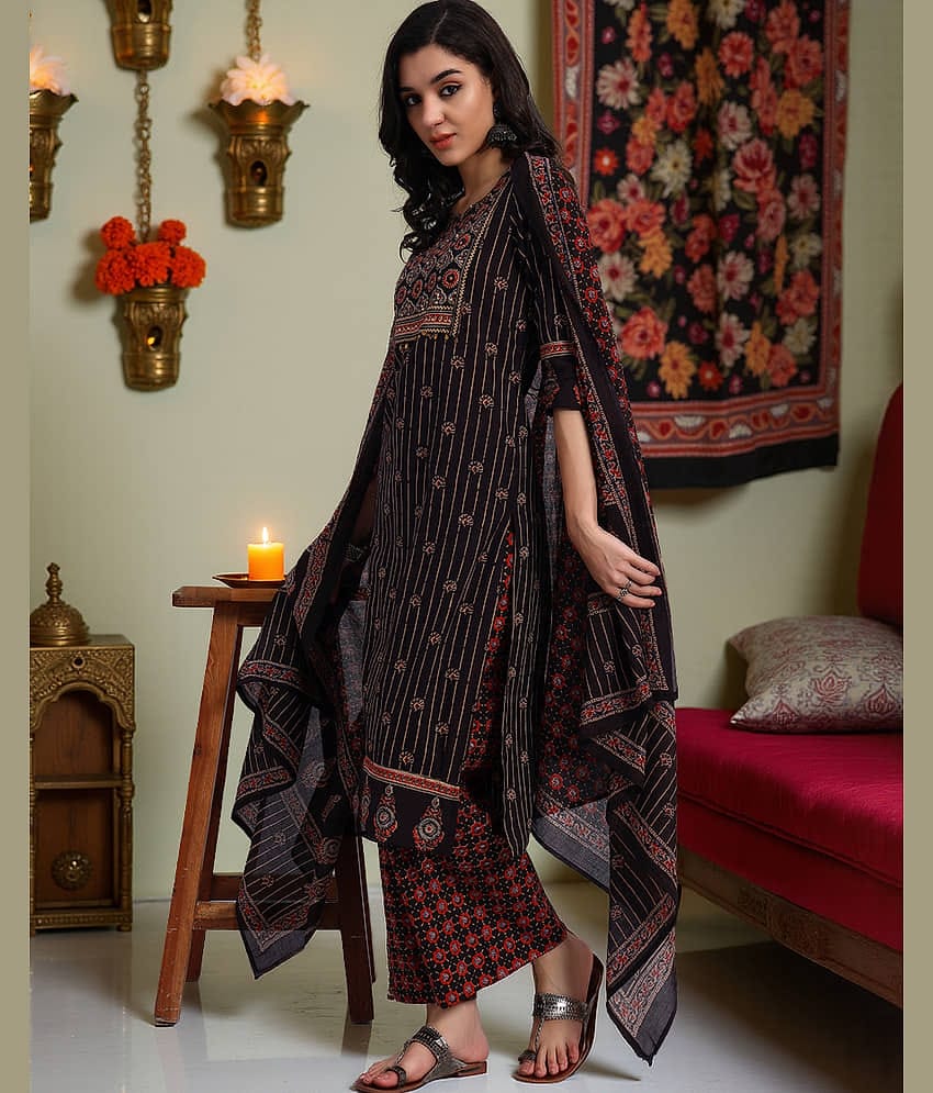 Pannkh Women Cotton Embroidered Straight Kurti With Pants ( Black )