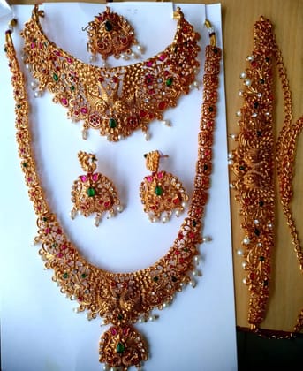 Exquisite Jewellery Set Elegance Personified