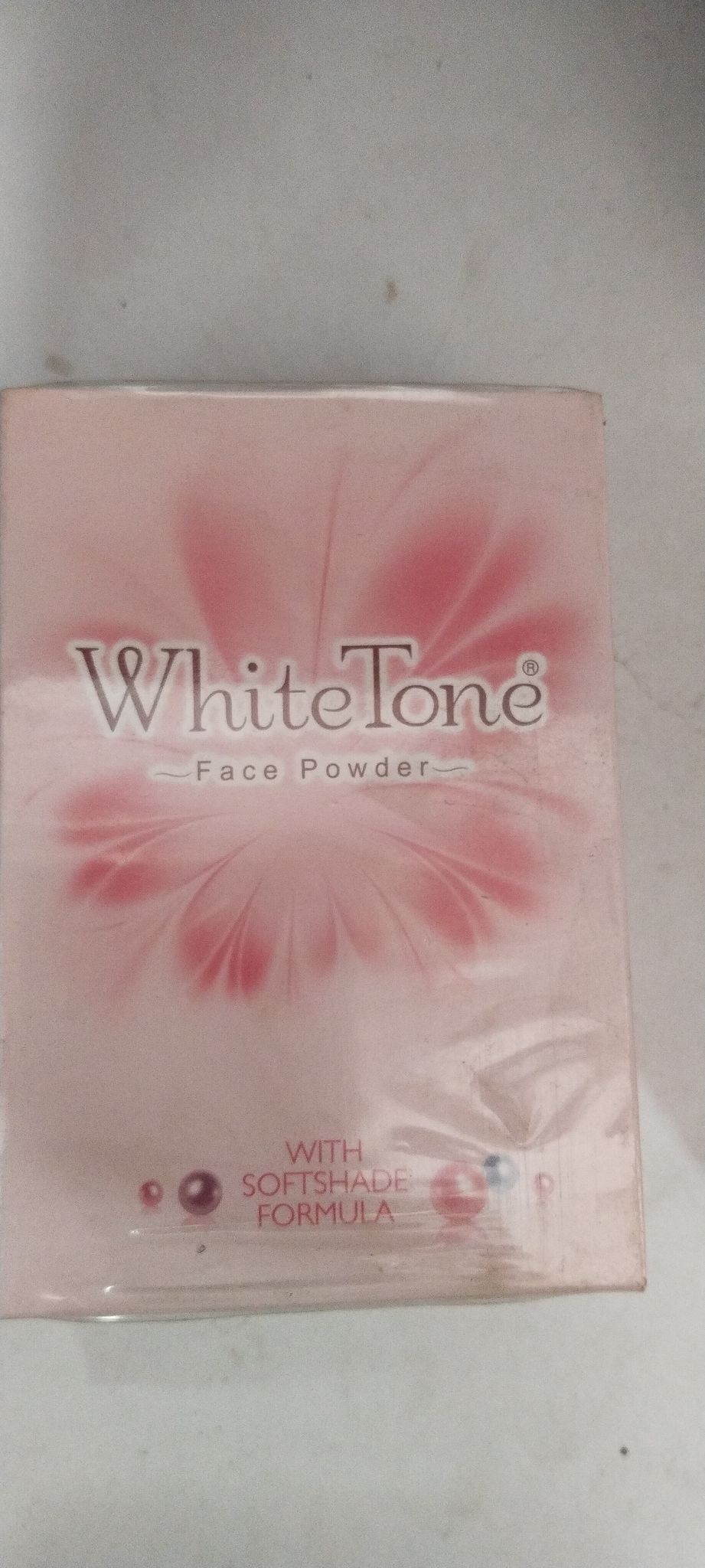 White tone face powder 