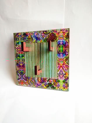 KEY HOLDER - SQUARE WOODEN BASE WITH SUMMER TRAIL ARTWORK FRAME