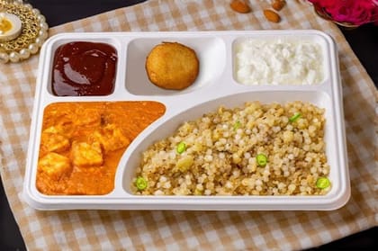Paneer Makhani Thali With Aloo Pattice