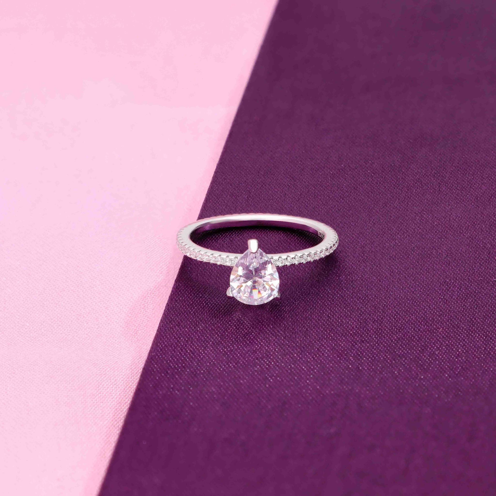 Drop-cut Solitaire Silver Ring-Solitaire / Silver / US 5 (15.6 mm Diameter)