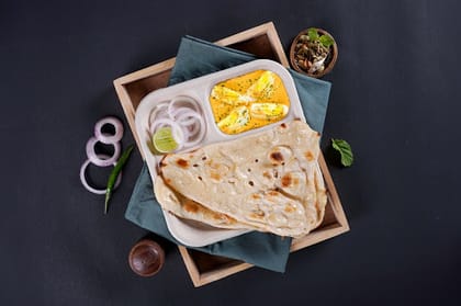 Mughlai Egg Curry With Naan Lunchbox