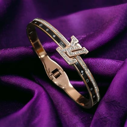 Clover Flower 18K Rose Gold Black Cubic Zirconia Anti Tarnish Stainless Steel Kada Bracelet For Women