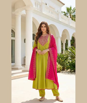 Hiva Trendz Women Polyester Embroidered Straight Kurti With Pants ( Green )