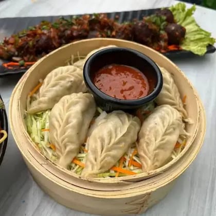 Veg Steamed Momos [8 Pieces]