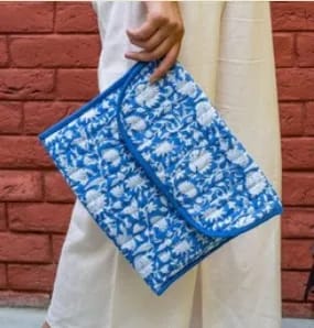 FLAP LAPTOP SLEEVE