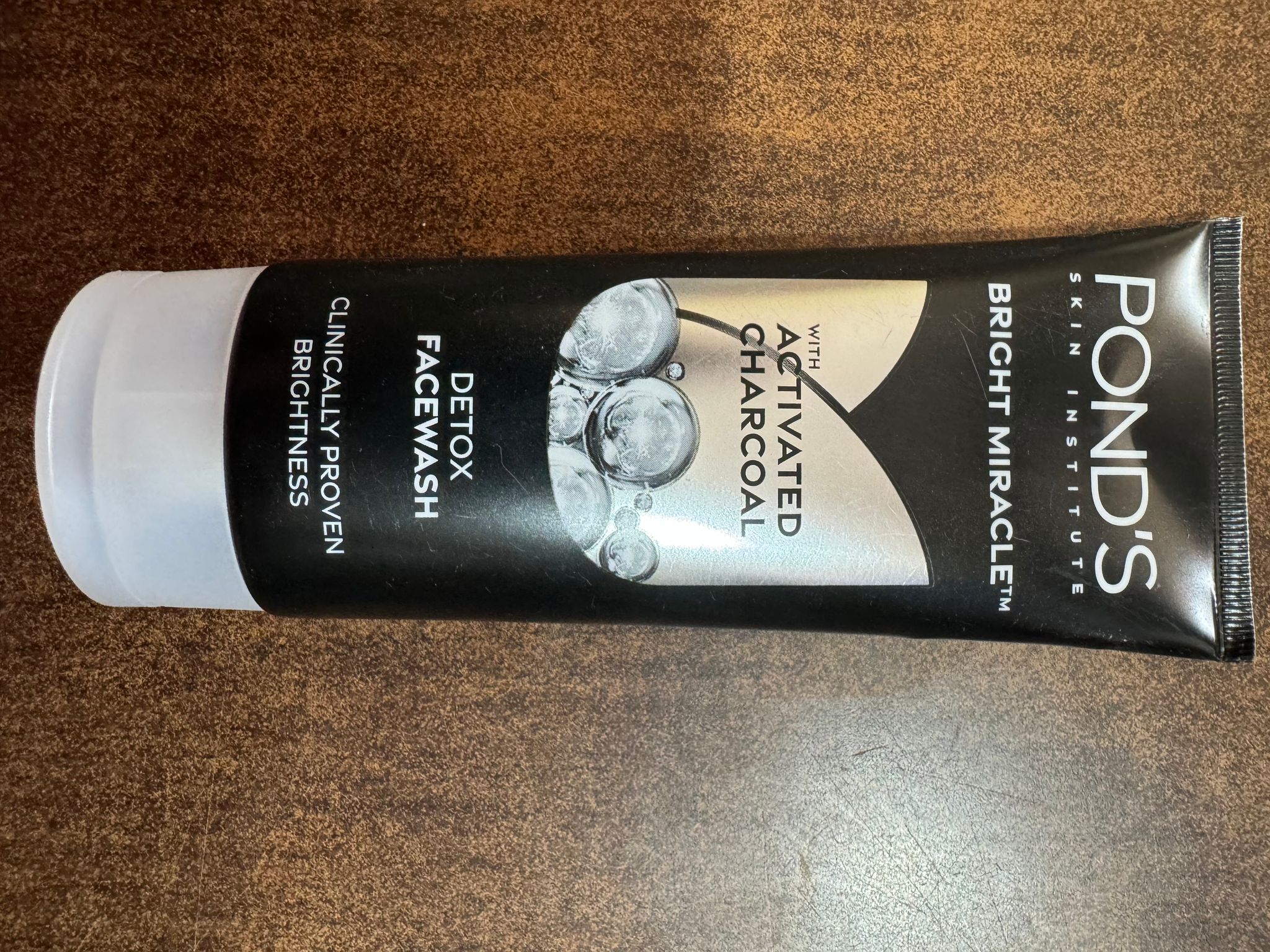 POND'S BRIGHT MIRACLE DETOX FACEWASH 100 g
