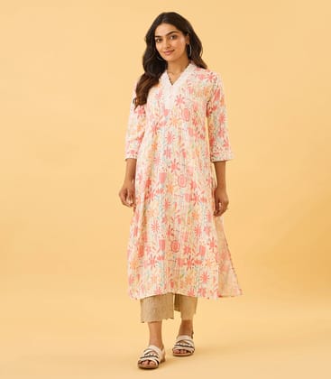 Off-White Multi Colored Floral Printed Fabric-L / Off White