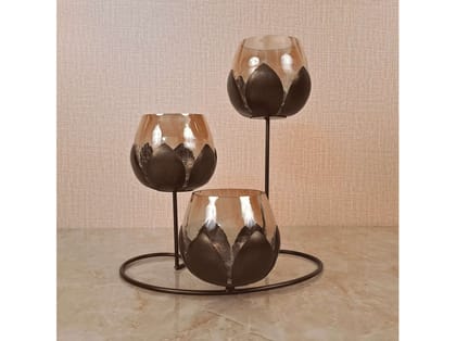 Triple Lotus Candle Holder with 3 Gold Glasses (S) Triple Lotus Candle Holder with 3 Gold Glasses (S)