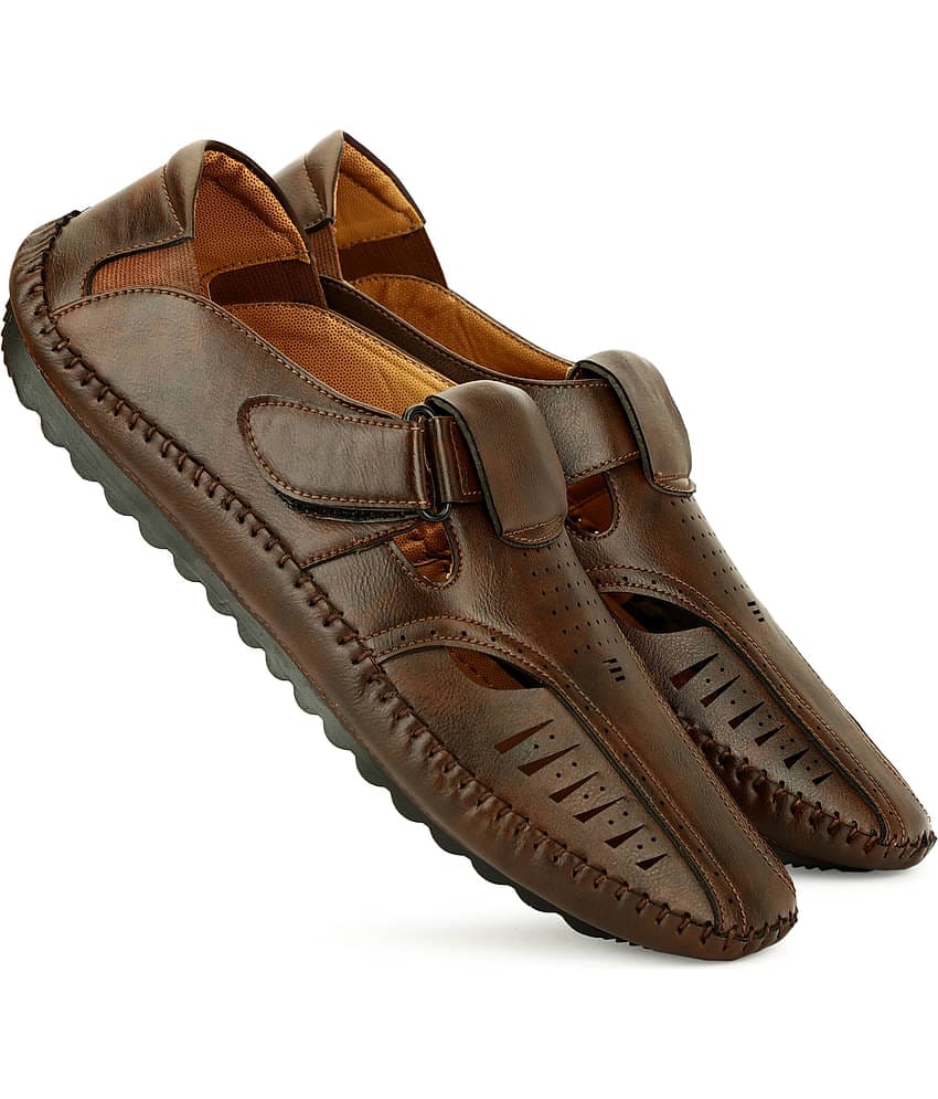 Buxton Brown Synthetic Leather Sandals