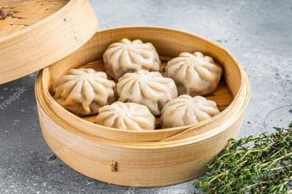 Steamed paneer momos [8 pieces]
