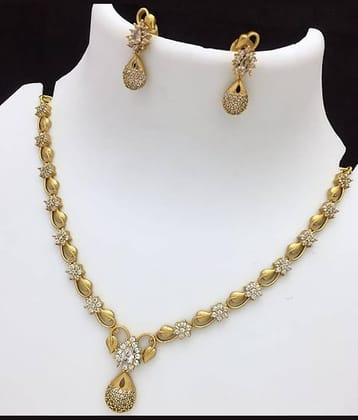 ROFARWORD Gold Brass Necklace Set ( Pack of 1 )